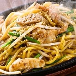 【人気NO.1】ホルモン焼きそば (醤油)