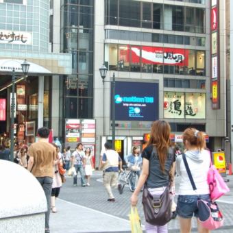 The 3rd floor of the Bell Sud Building, located east of TSUTAYA near Ebisubashi.Open in a convenient location until 2:00 the next day.Okonomiyaki anytime.