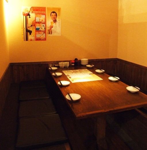 The digging seats in the semi-private room are OK for 2 people ~ !! Enjoy authentic primitive grilling!