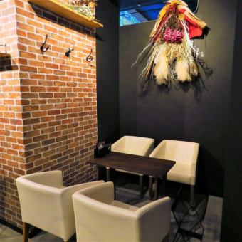 ゆったり静かに飲みたい方にピッタリの4名テーブル席
