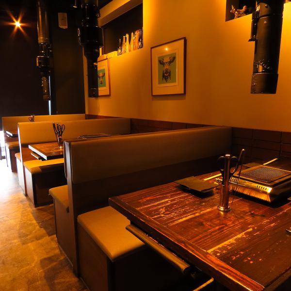 店内外はモダンでありながらカジュアルさを感じさせるデザインに仕上げています！アクセスは新橋駅から徒歩圏内で便利、仕事帰りや買い物後の立ち寄りに最適◎さらに、誕生日など特別な日を演出できる肉ケーキ対応サービスも魅力です♪美味しい料理と居心地の良い空間、それを叶える工夫を随所に散りばめています☆