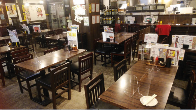 【総席数78席】江戸川橋駅チカのオープンで奥行きがある広々とした店内。店内に一歩進めば、わいわい賑わいお客様もスタッフも元気！お席はテーブル席、半個室席、カウンター席をご用意しております。人数に合わせてレイアウト変更も可能！