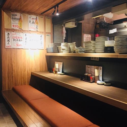 <p>木のぬくもりが優しい時間を演出。二人の距離がぐっと近づきます。</p>