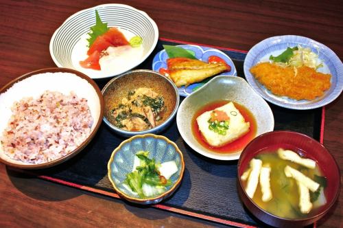 十六穀米の味わい定食