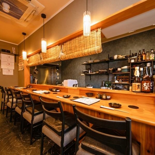 ≪おひとり様も大歓迎です◎≫当店はおひとり様でのご来店も大歓迎！お仕事終わりにクイッと一杯いかがですか？カウンターだからこその隣同士で会話を楽しむのも良し！スタッフとの会話を楽しむのも良し！ゆったり自分のペースでお酒が楽しめるのもカウンター席の醍醐味♪