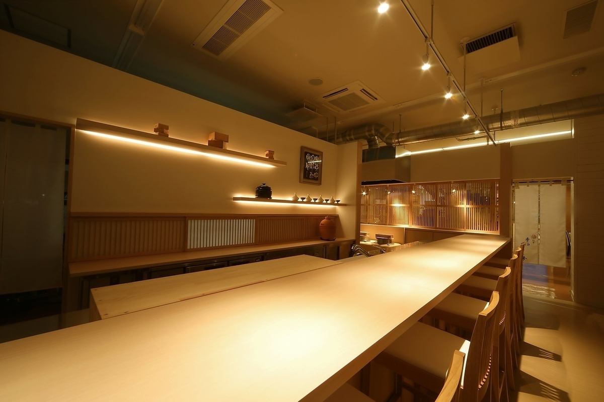 カウンター、半個室で絶品料理を堪能。こだわりの創作料理をご堪能ください。
