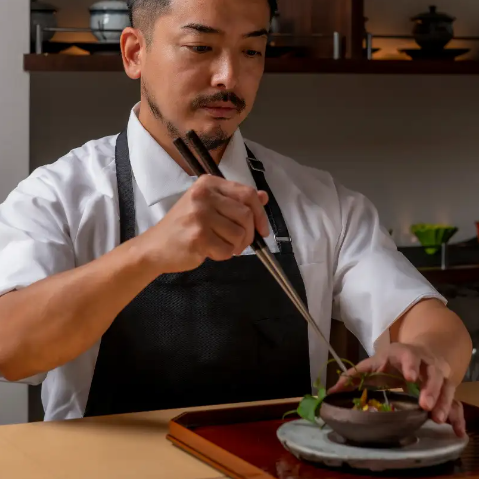 落ち着いた店内で体感する、新感覚の中華料理