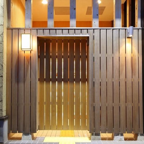 入りづらい入口から店に一歩入る。