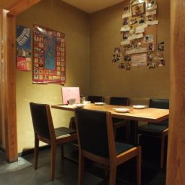 It is a semi-private room for 4 to 6 people, and can be conveniently used for private drinking parties and small group drinking parties in the company ★ The seating arrangement can be changed according to the number of people ♪