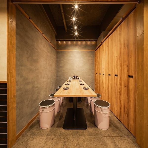 ◆◆名古屋の中心地に遂にOPEN◆◆「肉」と「魚」を贅沢にいただけるコスパ最強居酒屋【ひとめぼれ】！全コース120分飲み放題付で2499円～ご提供しております！飲み放題付きでこのラインナップをご堪能できるのはエリアでも当店のみ！！各種宴会・飲み会・女子会・お仕事終わりにも◎最大100名様の貸切宴会にも対応可◎