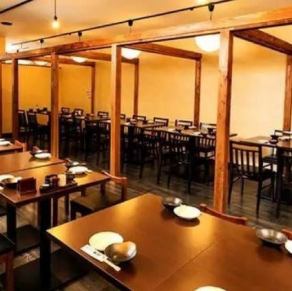 [Private banquet/up to 50 people] A must-see for large party organizers! We also accept reservations for the entire restaurant for up to 50 people! When you remove the partitions between the private rooms, the restaurant becomes a spacious space with a sense of unity.We accept consultations for groups of 30 or more from Monday to Thursday, and 35 or more on weekends. It's just a 3-minute walk from the station, so meeting and leaving is easy.If you are a party organizer looking for an izakaya near Kenkyu Gakuen Station, please feel free to contact us!