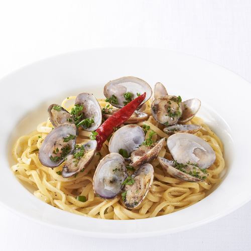 Vongole Bianco with live clams