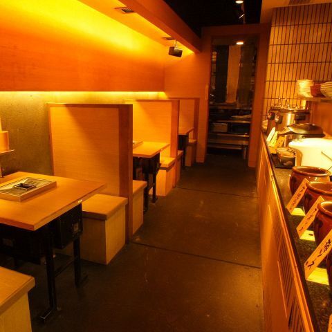 Accommodates up to 76 people! Various layouts available for 8, 10, 20 people, etc.