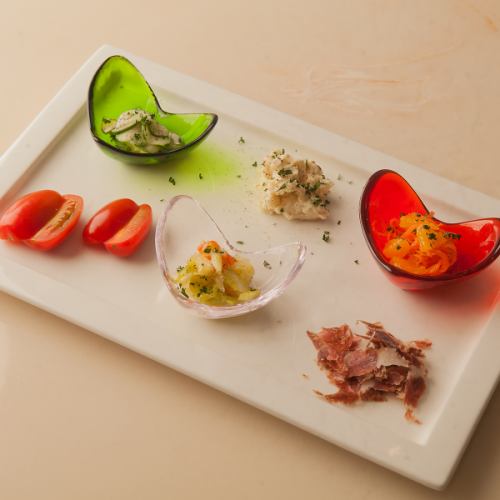 濃厚なイベリコ豚の生ハム入り!前菜の盛り合わせ(6種類)