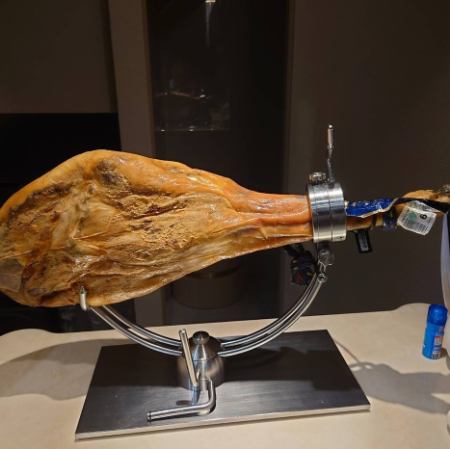 世界最高峰のイベリコ豚のベジョータの生ハム