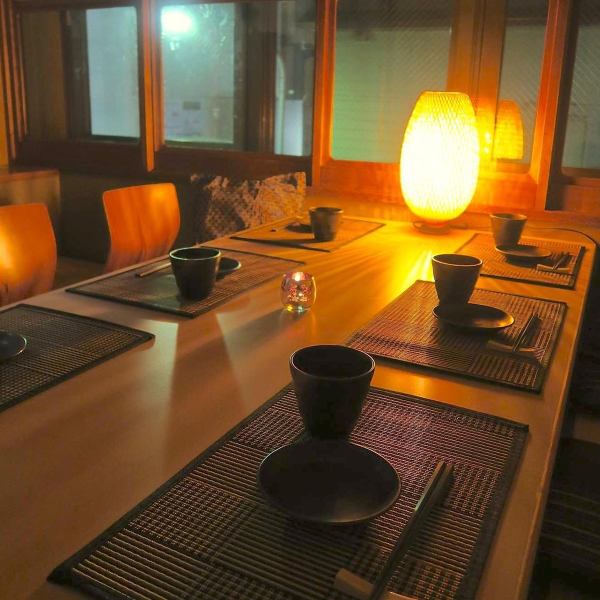 일본식으로 차분한 점내에서 하코다테 명물과 전국 각지의 명주를 마음껏 즐길 수 있습니다.개인실 공간에서 여유로운 시간을 보내주십시오.