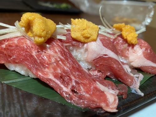 Compare and compare this year's popular meat sushi with beef from Hokkaido!