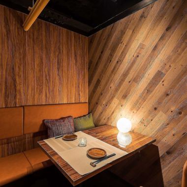 筒灯让你们两个靠得更近了。约会、女生聚会、各种宴会也欢迎!