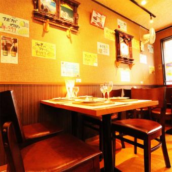Seats that can be used in numerous situations, such as drinking parties between friends and small parties, have become a popular space ♪