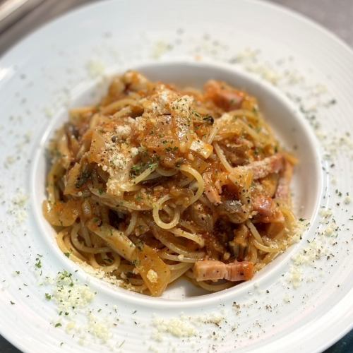 ベーコンと茸のトマトパスタ