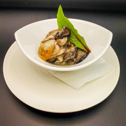 Pickled oysters in oil