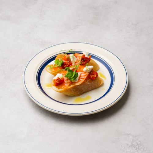 サーモンとマスカルポーネのブルスケッタ(1個)