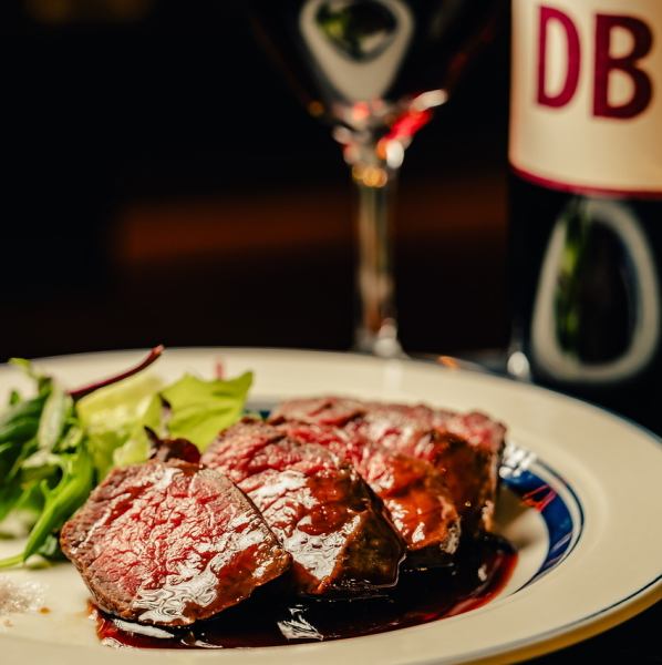 《特別な夜に》旨味を凝縮した国産牛のロースト～赤ワインソースが香る贅沢なひと皿～