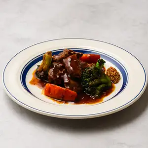 浓郁的半釉牛肉炖菜