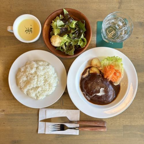 手ごねハンバーグ