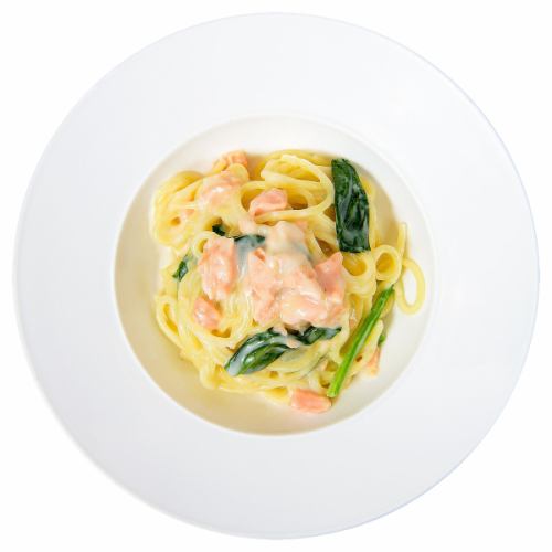 [Raw pasta] Spinach and salmon cream pasta