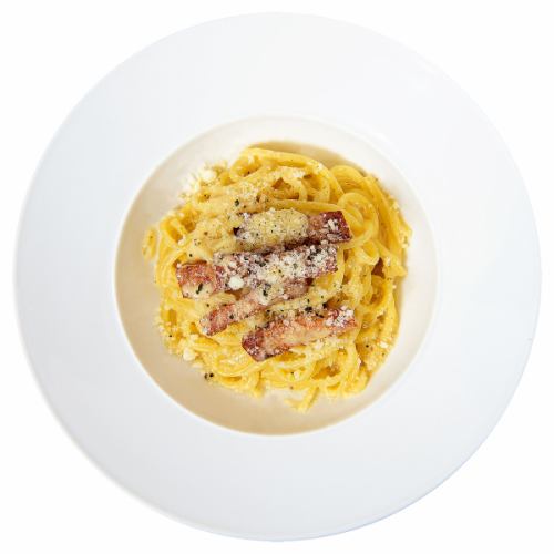 [Raw pasta] Rich carbonara with Parmigiano and bacon