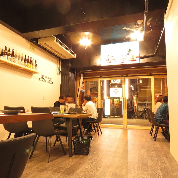 【サク飲み・宴会にもおすすめ】広々としたスペースになっており、開放感のある店内です。4名様向けの個室のご用意もございますので、少人数での飲み会にもピッタリです♪各種コースもご用意しております☆お早目のご予約お待ちしております。