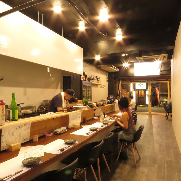 【おひとり様にもおすすめ】カウンター席もご用意しております。会社帰りにおひとり様でのご利用や、少人数で二軒目でのご利用などお気軽にお越しいただけます。サク飲み・サク飯にも◎皆様のご来店を心よりおまちしております。