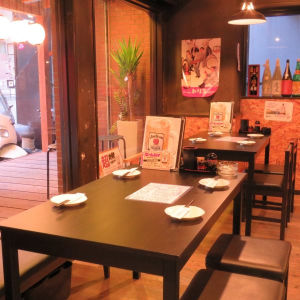 明るい雰囲気の店内♪サラリーマンだけではなくカップルや家族連れでも賑わう人気店！