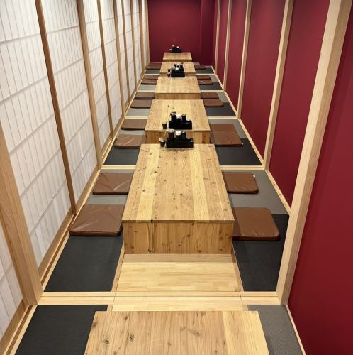 <p>扉を開放して、最大30名様程度のご宴会が可能な完全個室◎和風の落ち着いた掘りごたつ席でごゆっくりとお過ごしください。4名様から人数に応じてにお席の調整が可能です。職場の仲間やご友人とのご宴会、団体様のご利用もお待ちしております。</p>