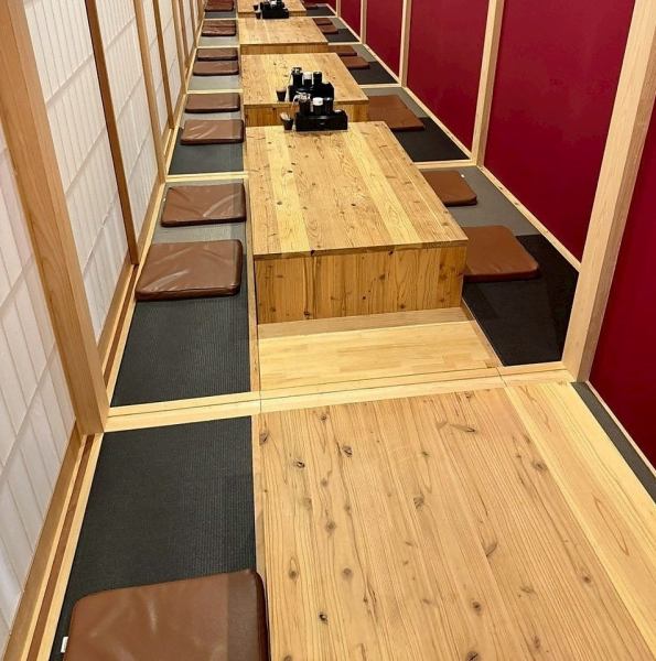 【全席掘りごたつ個室】足を伸ばしてゆったりとお過ごしいただける掘りごたつ個室を完備。さらに、全席個室のため、プライベート空間でおくつろぎいただけます。お食事も会話も周りを気にせずお楽しみください。