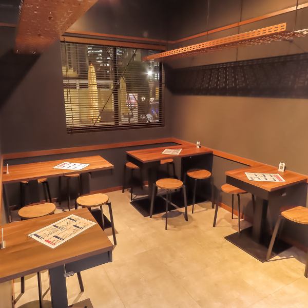 The interior of the store is a simple and comfortable space with a brown color scheme! Up to 20 people can be seated at the table seats! The seats are widely spaced, so you can forget about your fatigue in the store where you can relax and enjoy your time to your heart's content without straining your shoulders. Please enjoy it to your heart's content◎