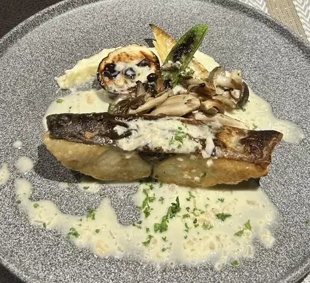 豊洲直送の鮮魚のムニエル レモン香るバターソース
