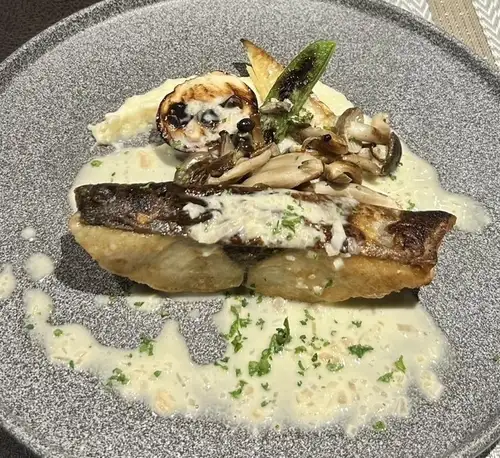豊洲直送の鮮魚のムニエル レモン香るバターソース