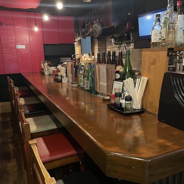 [Relaxing at the counter seats] We have prepared counter seats where you can casually stop by even if you're alone ◎ We also have a wide variety of alcoholic beverages and are open until 24:00, so we recommend using the bar as your second bar. !