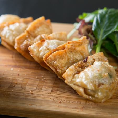 Bite dumplings with cheese sauce (6 pieces)