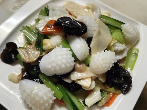 Stir-fried squid and colorful vegetables