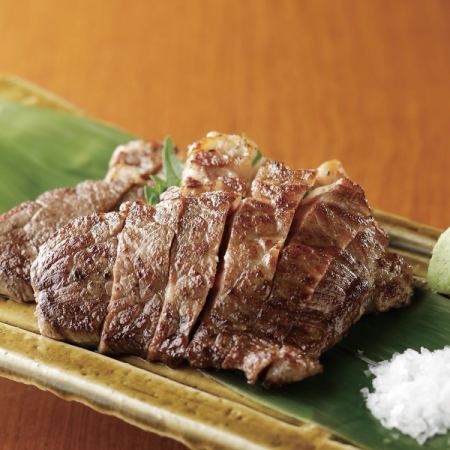 Grilled rump meat with salt and pepper served with wasabi