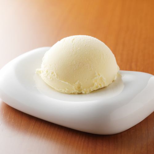 Rich vanilla ice cream