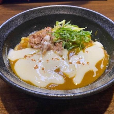 大和牛のカレーうどん チーズソース掛け