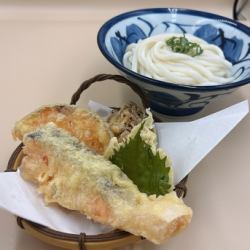 三文鱼天妇罗乌冬面（热或冷）