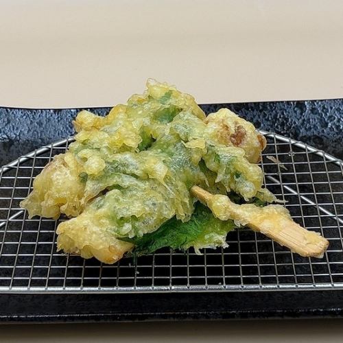 竹輪配紫蘇葉
