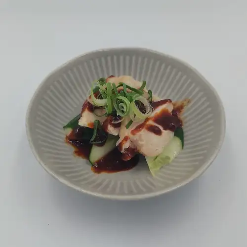 【期間限定】たたききゅうりと蒸し鶏のピリ辛ソース