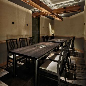 デザイナーズ個室を完備！ゆっくりとくつろげるプライベート空間で焼肉をお愉しみ頂けます♪非日常を心行くまでご堪能下さい（新宿/焼肉/個室/国産/和牛/おしゃれ/宴会/デート/接待）