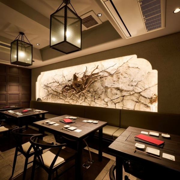 デザイナーズ空間★新宿の地下に重厚感溢れる名店の誕生!!店内は個室もあり、接待や誕生日・記念日などにオススメの雰囲気の焼肉店(新宿/焼肉/個室/国産/和牛/おしゃれ/宴会/デート/接待)